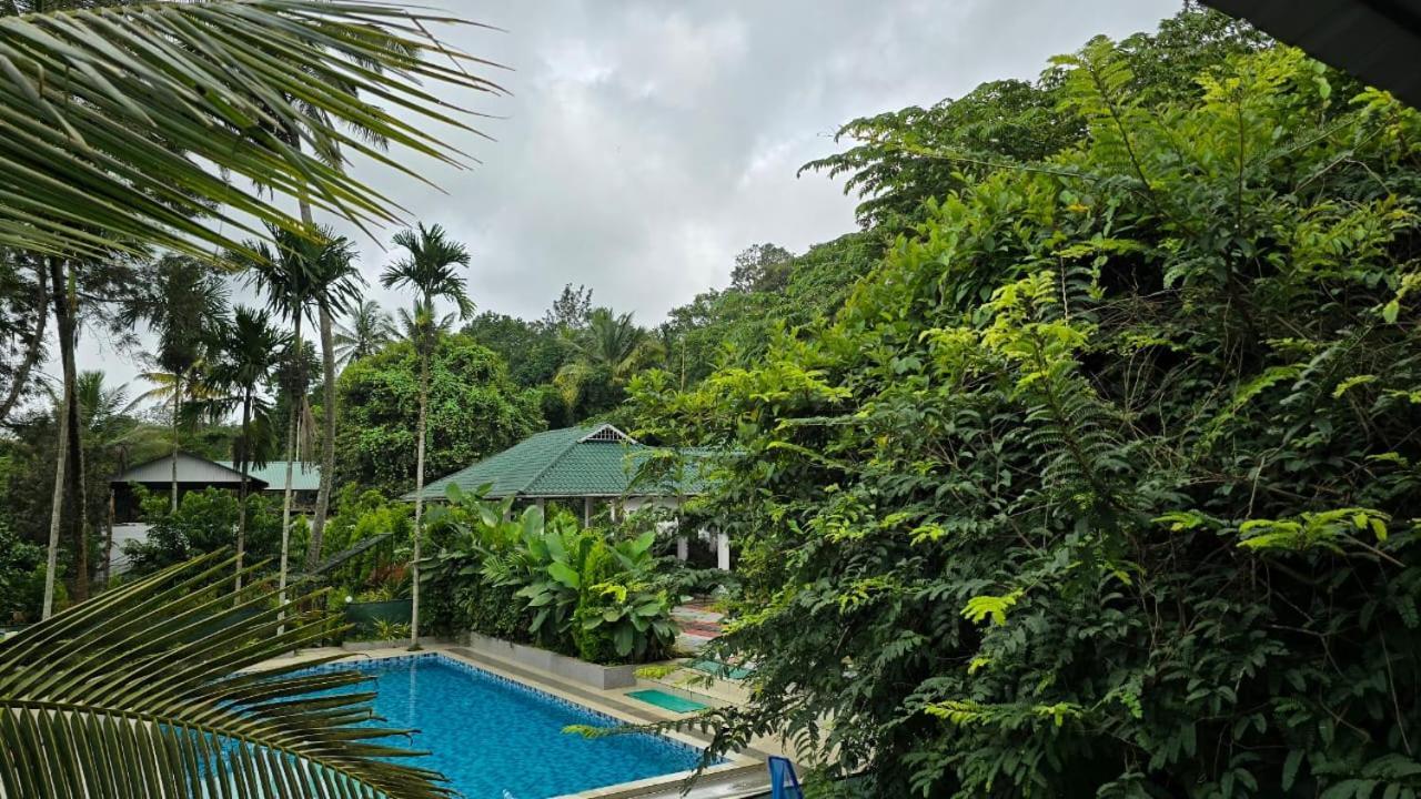 Green Aura Private Villas Sultan Bathery Exterior photo