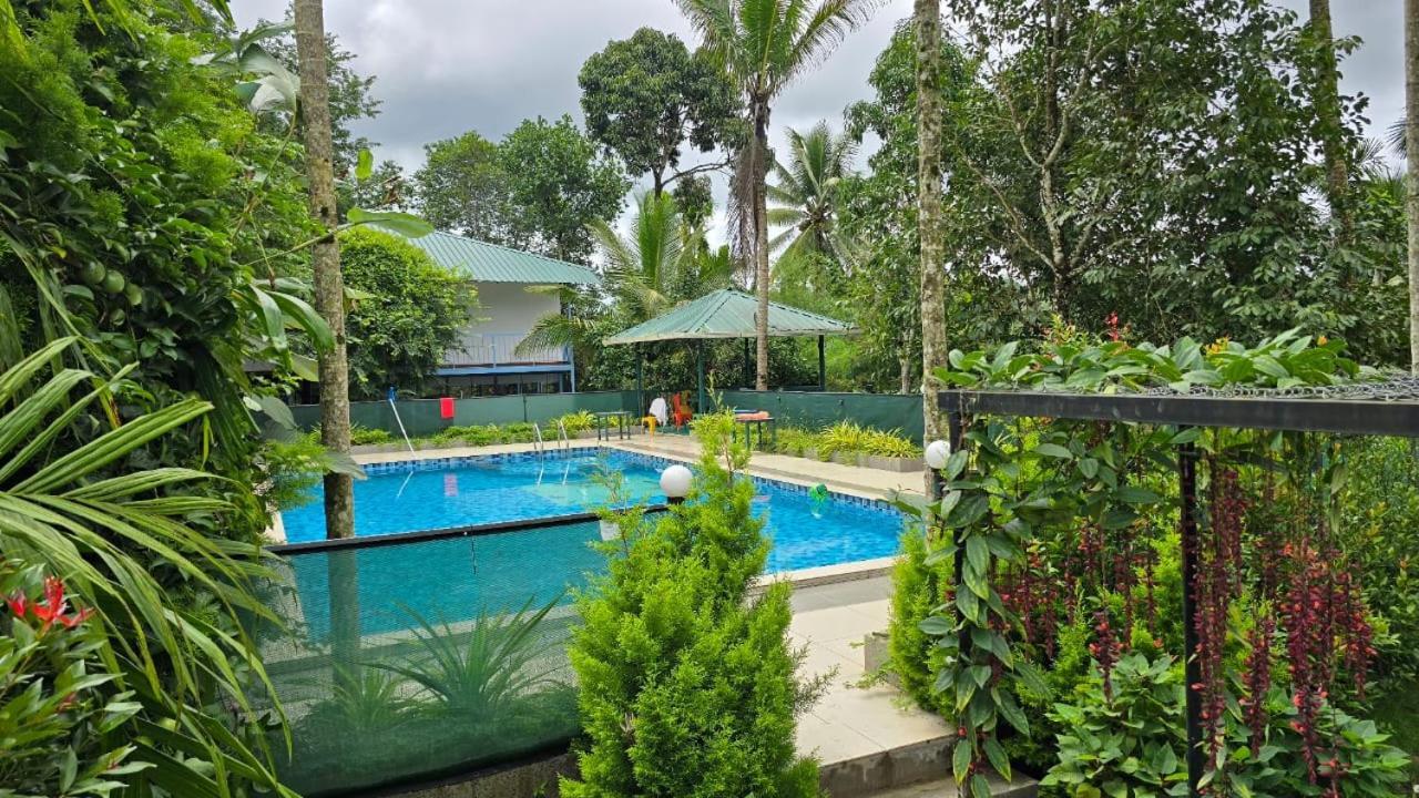 Green Aura Private Villas Sultan Bathery Exterior photo