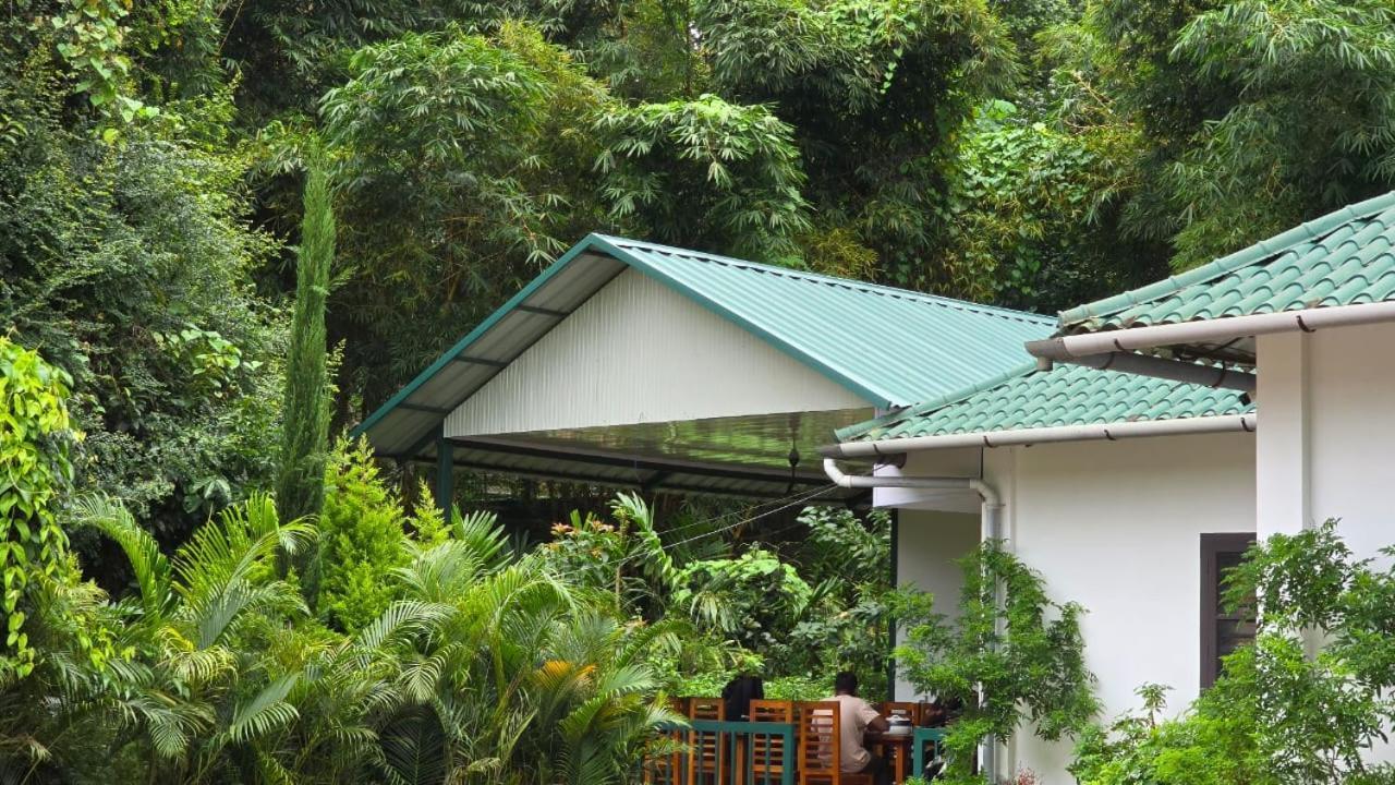 Green Aura Private Villas Sultan Bathery Exterior photo