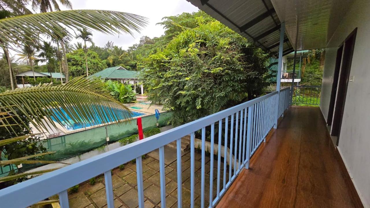 Green Aura Private Villas Sultan Bathery Exterior photo