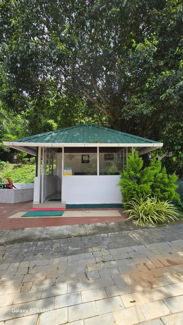 Green Aura Private Villas Sultan Bathery Exterior photo